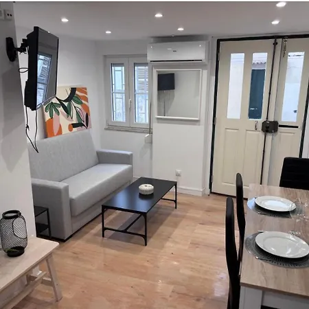 דירה One Bedroom In The Heart Of Alfama ליסבון